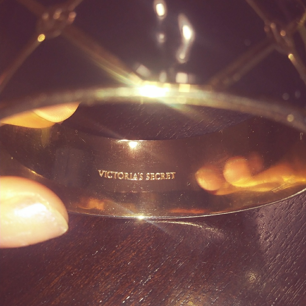 Victoria Secret Bangle - Picture 3 of 4